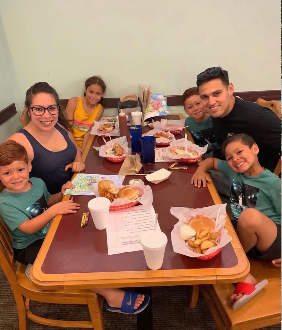 Moises Abraham Navas family photo 4